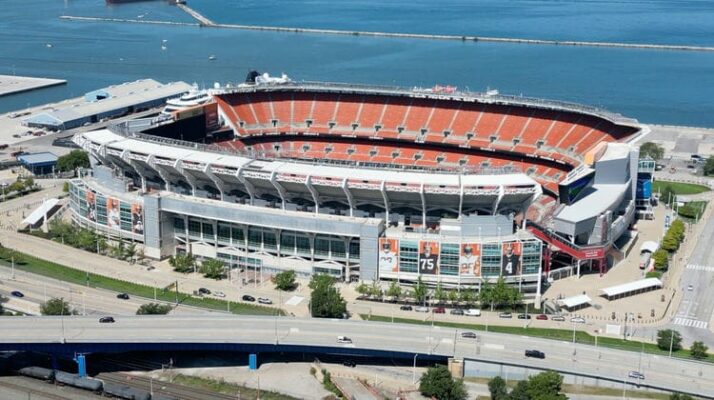  How Old is Cleveland Browns Stadium 1